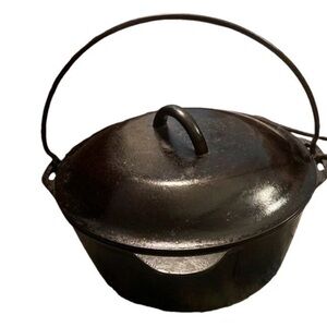 Vintage Cast Iron with Bail Handle and Lid